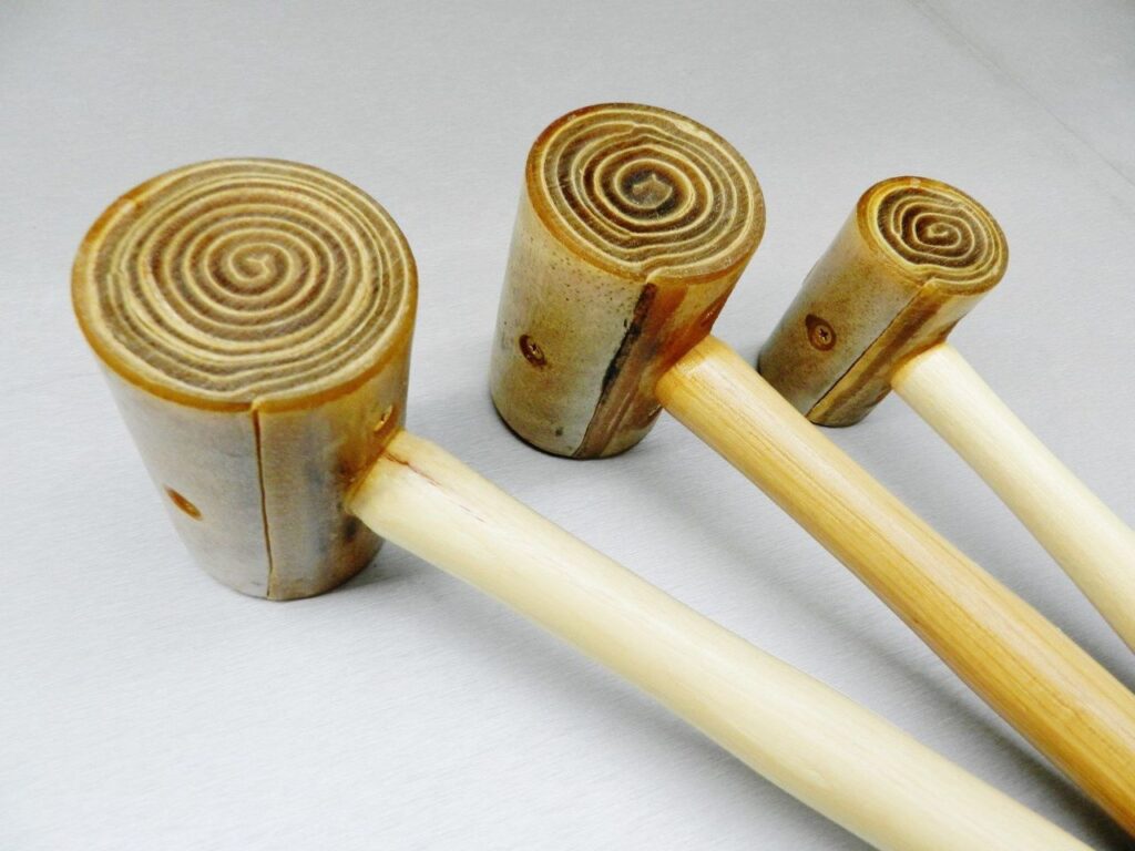 киянки с бойком из кожи, пропитанной шеллаком
